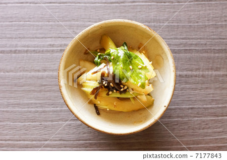 Shallow pickled celery Shallow pickled celery 7177843