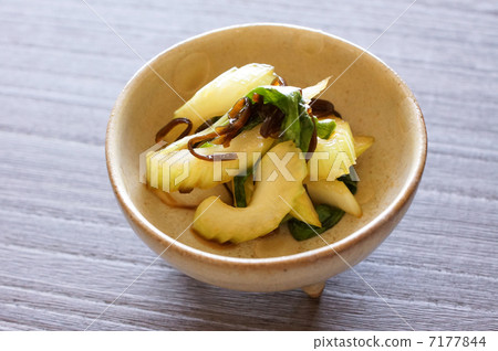 Shallow pickled celery Shallow pickled celery 7177844