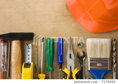 set of construction tools 7178944