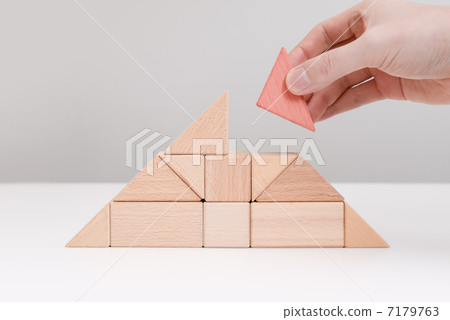 Complete a mountain of mountains 7179763