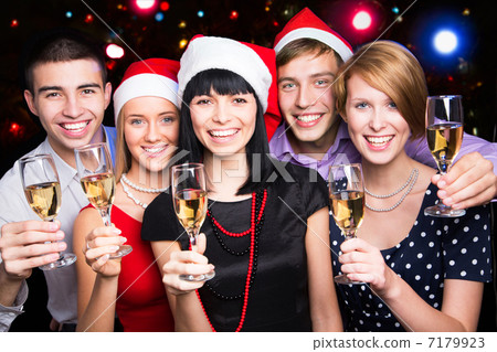 Happy friends wishing you Merry Christmas 7179923