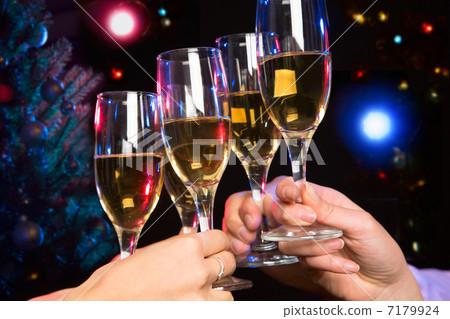 People hands with crystal glasses full of champagne 7179924