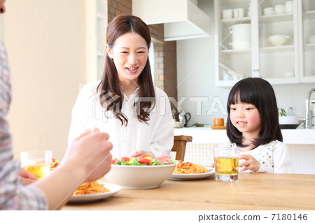 Cute parent-child image Cute parent-child image 7180146