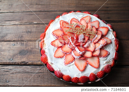 草莓千層可麗餅生日蛋糕 草莓千層可麗餅生日蛋糕 7184601