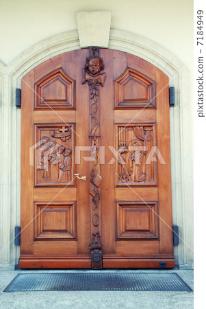Front door to the Catholic Church 7184949