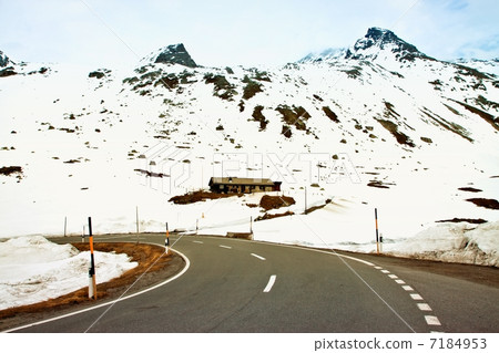 Chalet in the Swiss Alps 7184953
