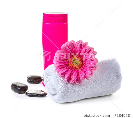 Spa background with towel and gerbera Spa background with towel and gerbera 7184958