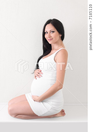 pregnant woman pregnant woman 7185110