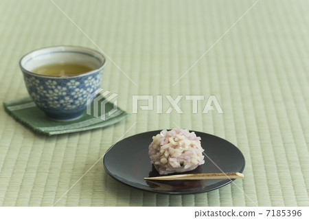 Bun and tea Bun and tea 7185396