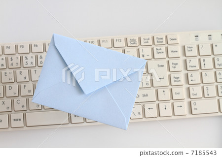 郵件圖像藍色信封和PC鍵盤 7185543