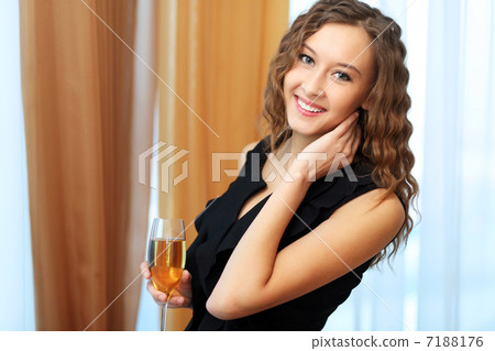 Young pretty woman sitting in restaurant Young pretty woman sitting in restaurant 7188176