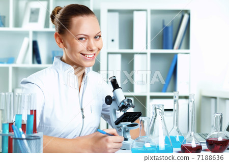 Young scientist working in laboratory 7188636