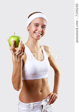 Young pretty woman in sport wear 7189280