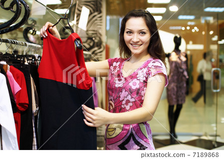 Young woman doing shopping 7189868