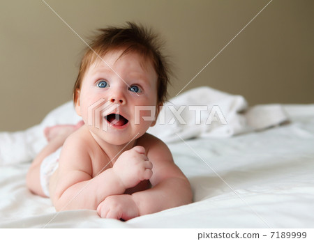 beautuful redhair infant 7189999