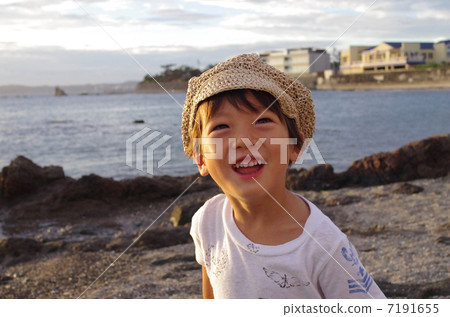 Morito coast at sunset and children Morito coast at sunset and children 7191655