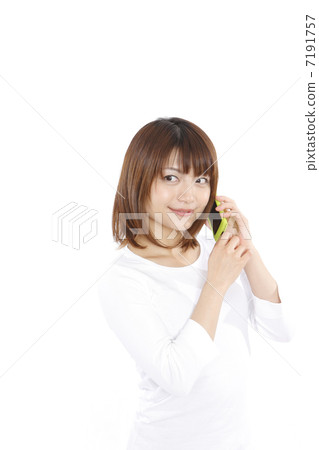 智能手機和一位年輕女士 7191757