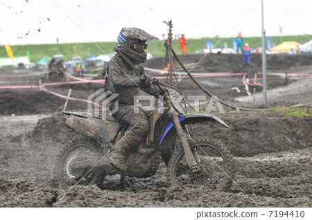 Motocross in the rain 7194410