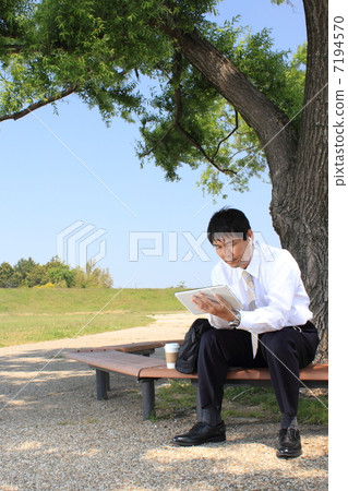 Shade man and tablet 7194570