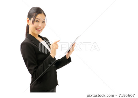 Business woman using tablet 7195607