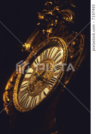Gold clock shining wall clock 7197493
