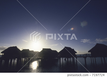 Sun and water cottage 7197724