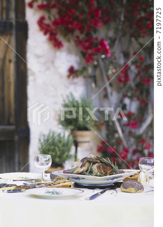 Table herbal dishes and red flowers 7197725