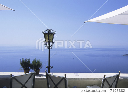 咖啡廳俯瞰大海 7198882