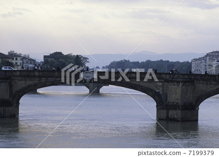 Bridge over Arno River 7199379