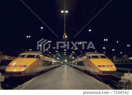 TGV in Paris 7200542