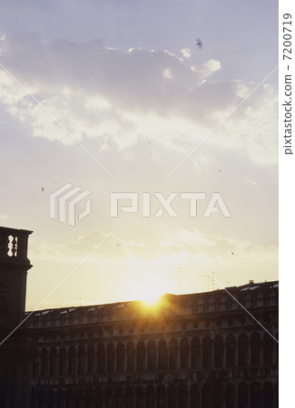 Sunset falling in the corridor 7200719