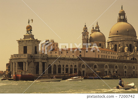 Santa Maria de la Salute Church from the sea 7200742