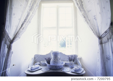 窗戶邊的餐具 窗戶邊的餐具 7200795