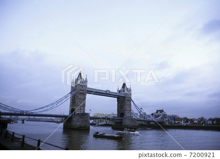 Tower gate bridge 7200921