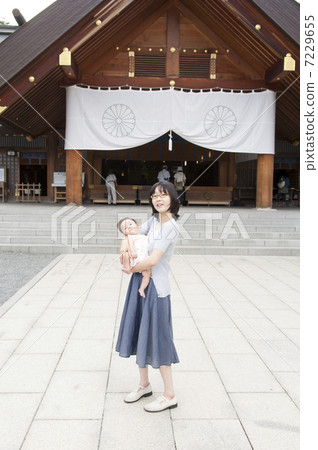 Shrine visit    7229655