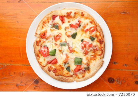 Pizza with tomato and cheese Pizza with tomato and cheese 7230070