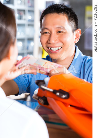 Customer buying equipment in divers shop Customer buying equipment in divers shop 7230282