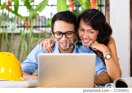 Architect working at home 7230401