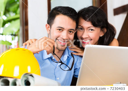 Architect working at home 7230403