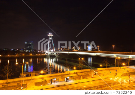Night traffic on the bridge across the Dunai Night traffic on the bridge across the Dunai 7232240