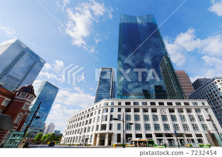 JP Tower · Kitty in front of the Tokyo Station Marunouchi Station south exit and a blue sky 7232454