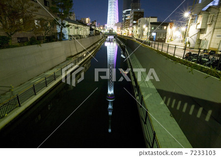 Sky tree reflecting on the river light up 7233103