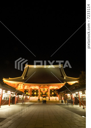 Lighted-up Asakusa Temple Lighted-up Asakusa Temple 7233114