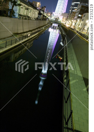 Sky tree reflecting on the river light up 7233219