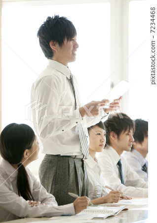 businessman giving a presentation 7234468