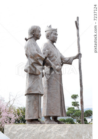 Yoritomo and Masako's statue Yoritomo and Masako's statue 7237124