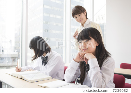 Junior high school student thinking cram school 7239082