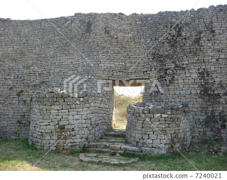 The world heritage of Zimbabwe (Great Zimbabwe ruins) Great enclosure 7240021