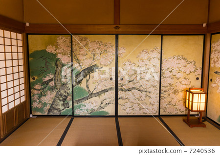 During Yoshimunei cherry blossoms Kairakuen 7240536