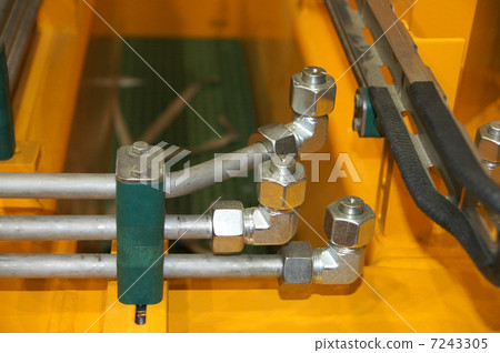 Hydraulic pipes 7243305